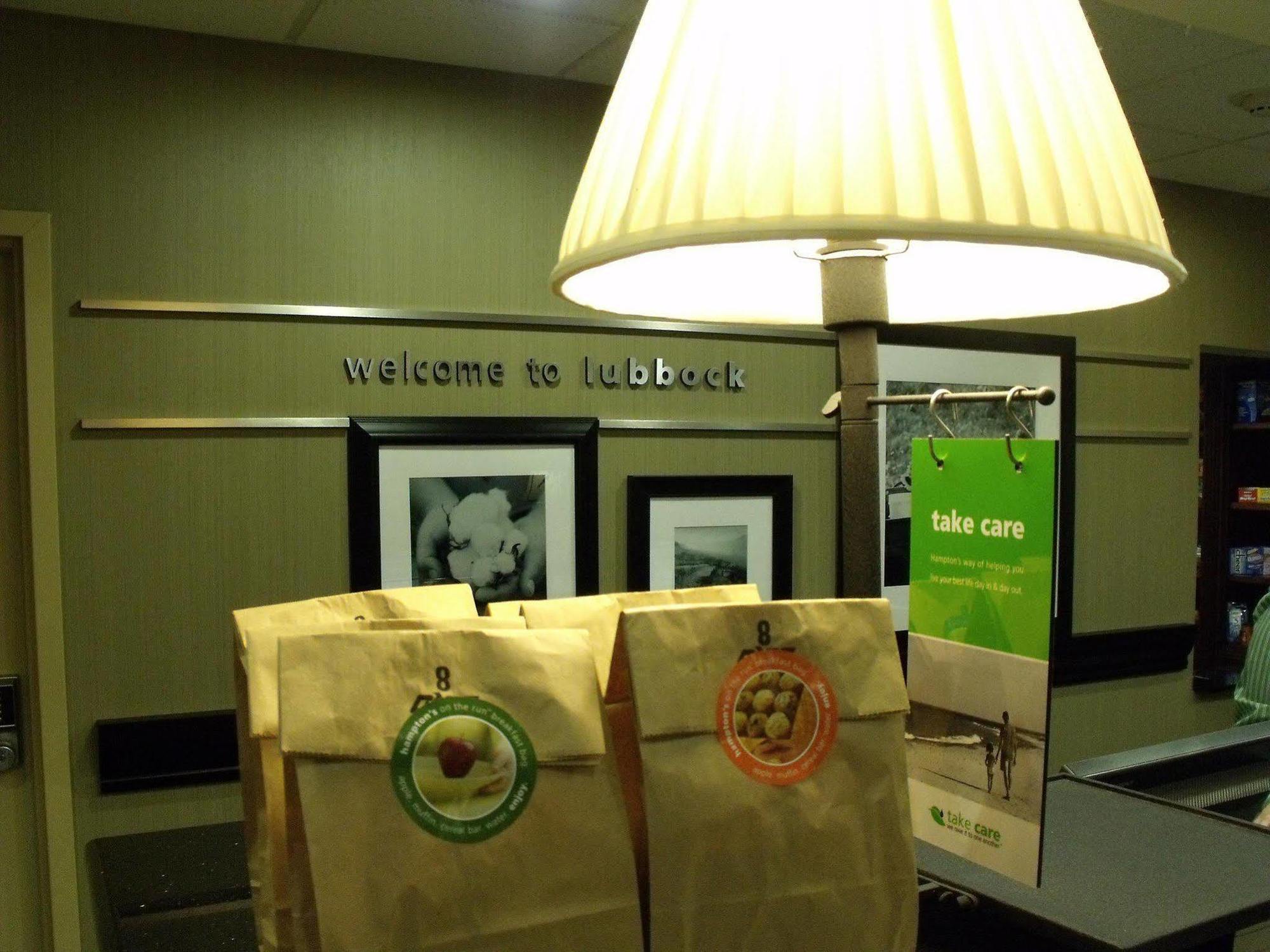 Hampton Inn & Suites Lubbock Interior photo